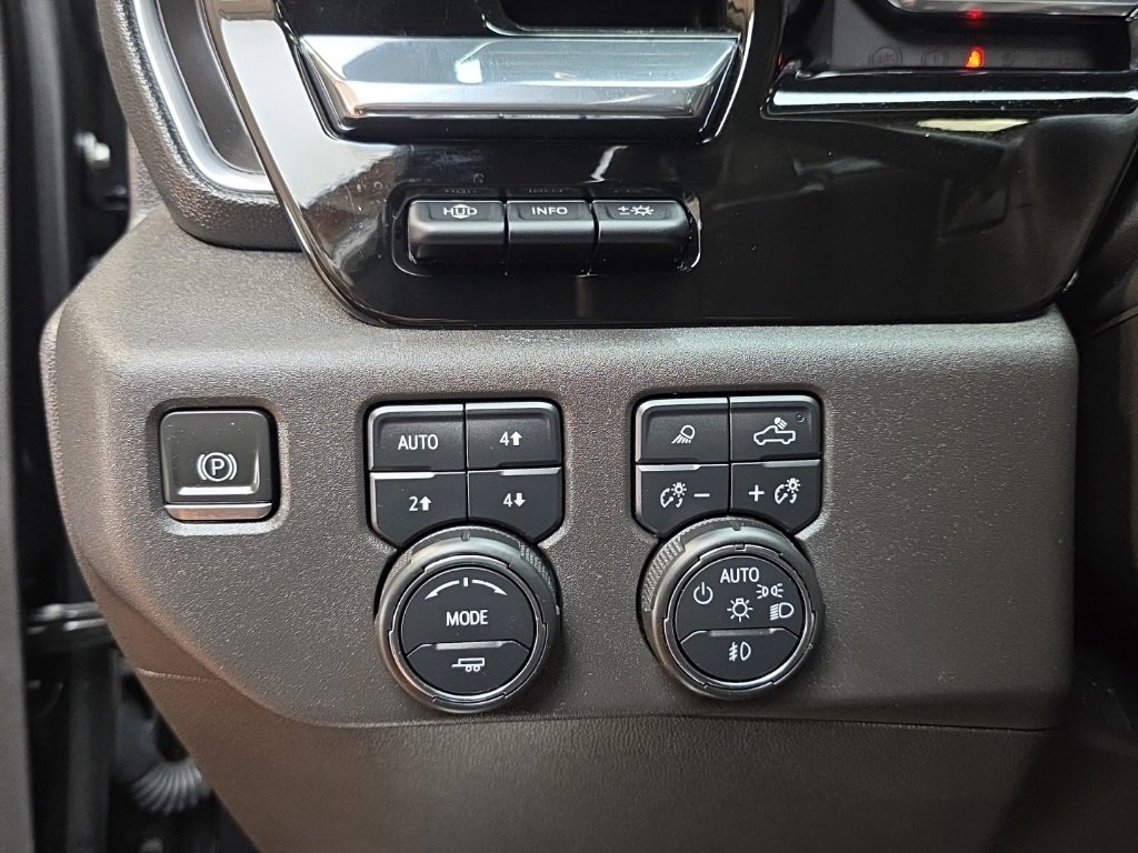 Used 2023 Chevrolet Silverado 1500 High Country w/ Technology Package image 27