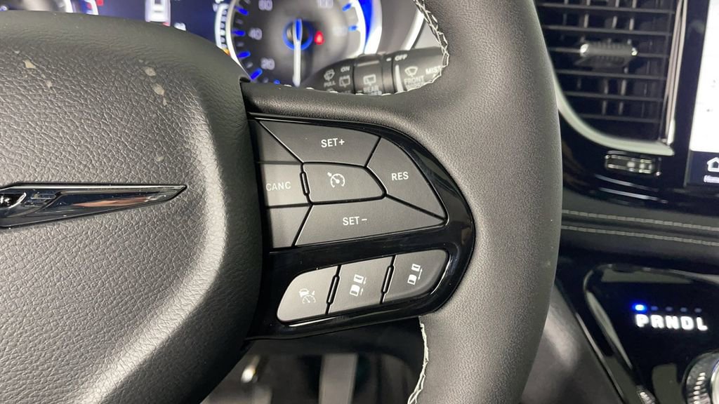 New 2025 Chrysler Pacifica Limited image 25