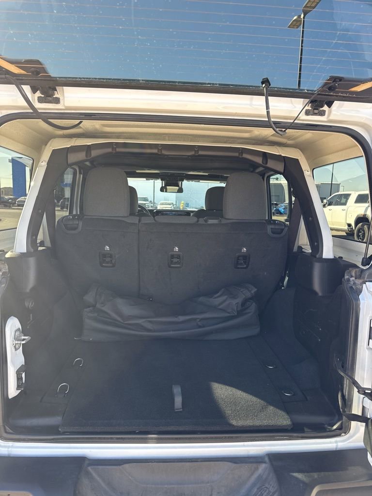 Used 2025 Jeep Wrangler Sahara image 11