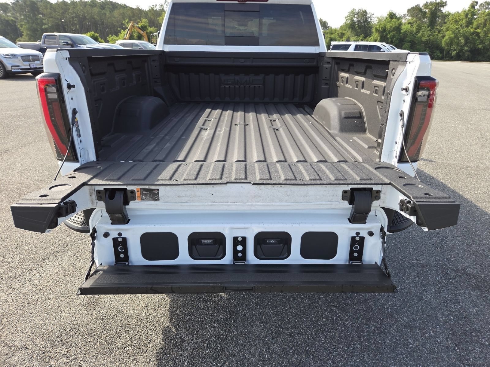 New 2026 GMC Sierra 2500 AT4 w/ AT4 Premium Plus Package AWD/4WD image 24