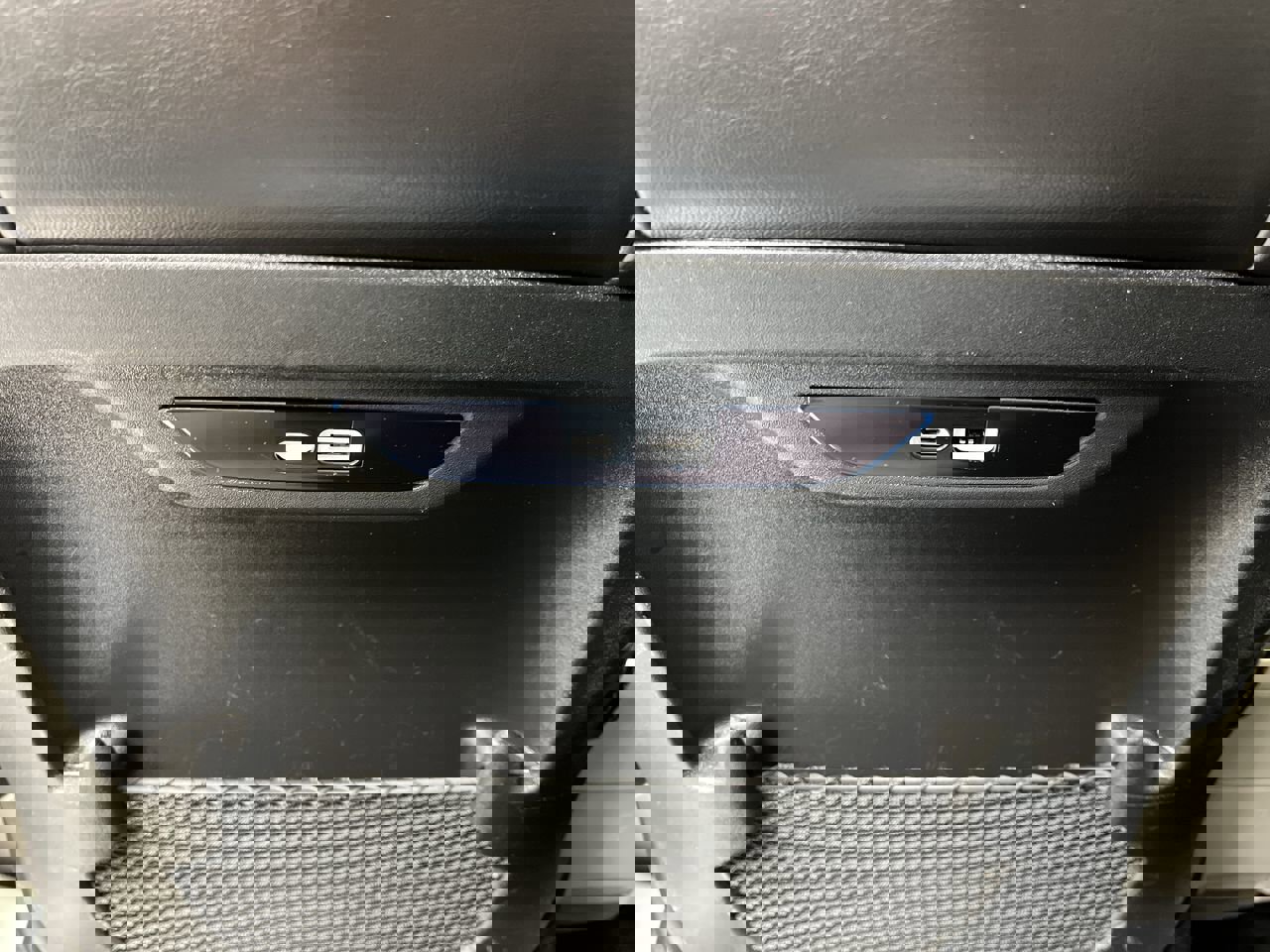 Used 2024 Chrysler Pacifica Touring-L image 11