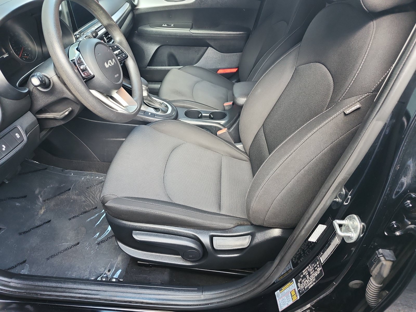 Used 2024 Kia Forte LXS w/ LXS Technology Package FWD image 9
