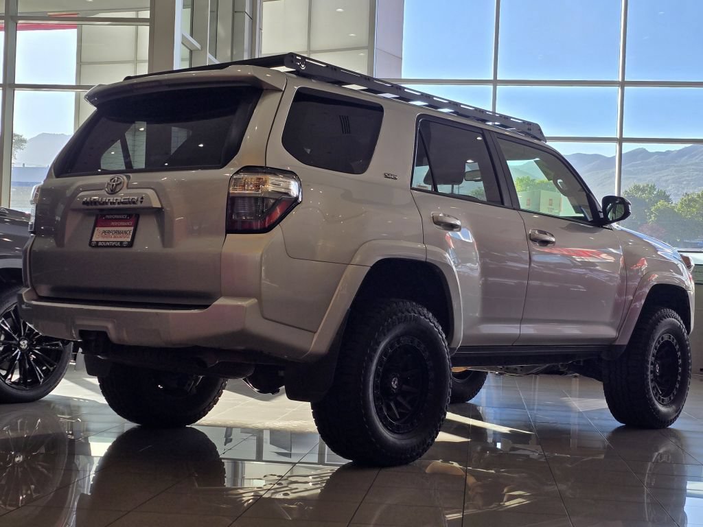 Used 2022 Toyota 4Runner SR5 AWD/4WD image 26