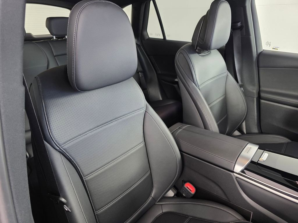 Certified 2025 Mercedes-Benz GLC 300 image 29