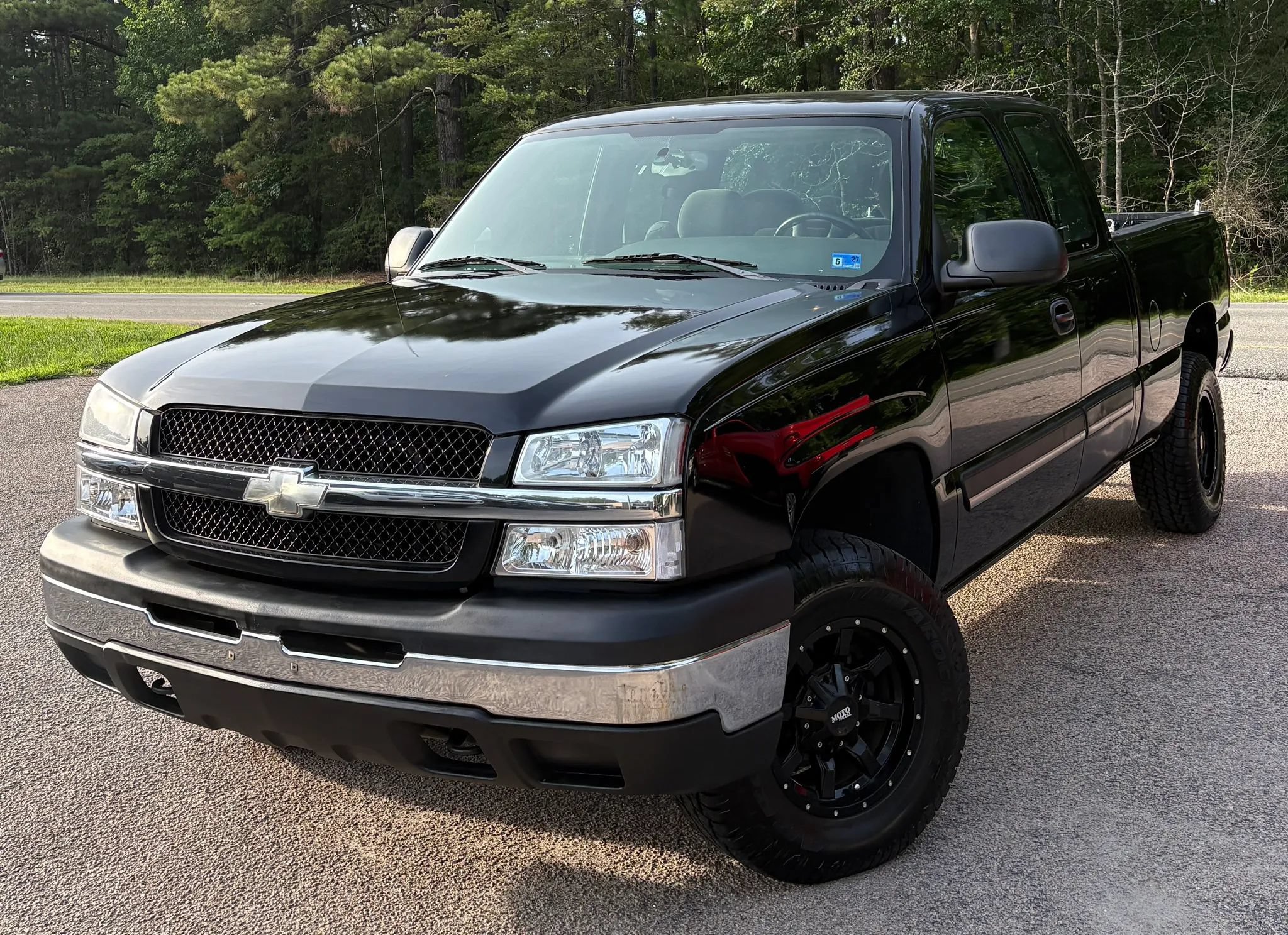 Used 2004 Chevrolet Silverado 1500 LS w/ Light Duty Power Package AWD/4WD image 2