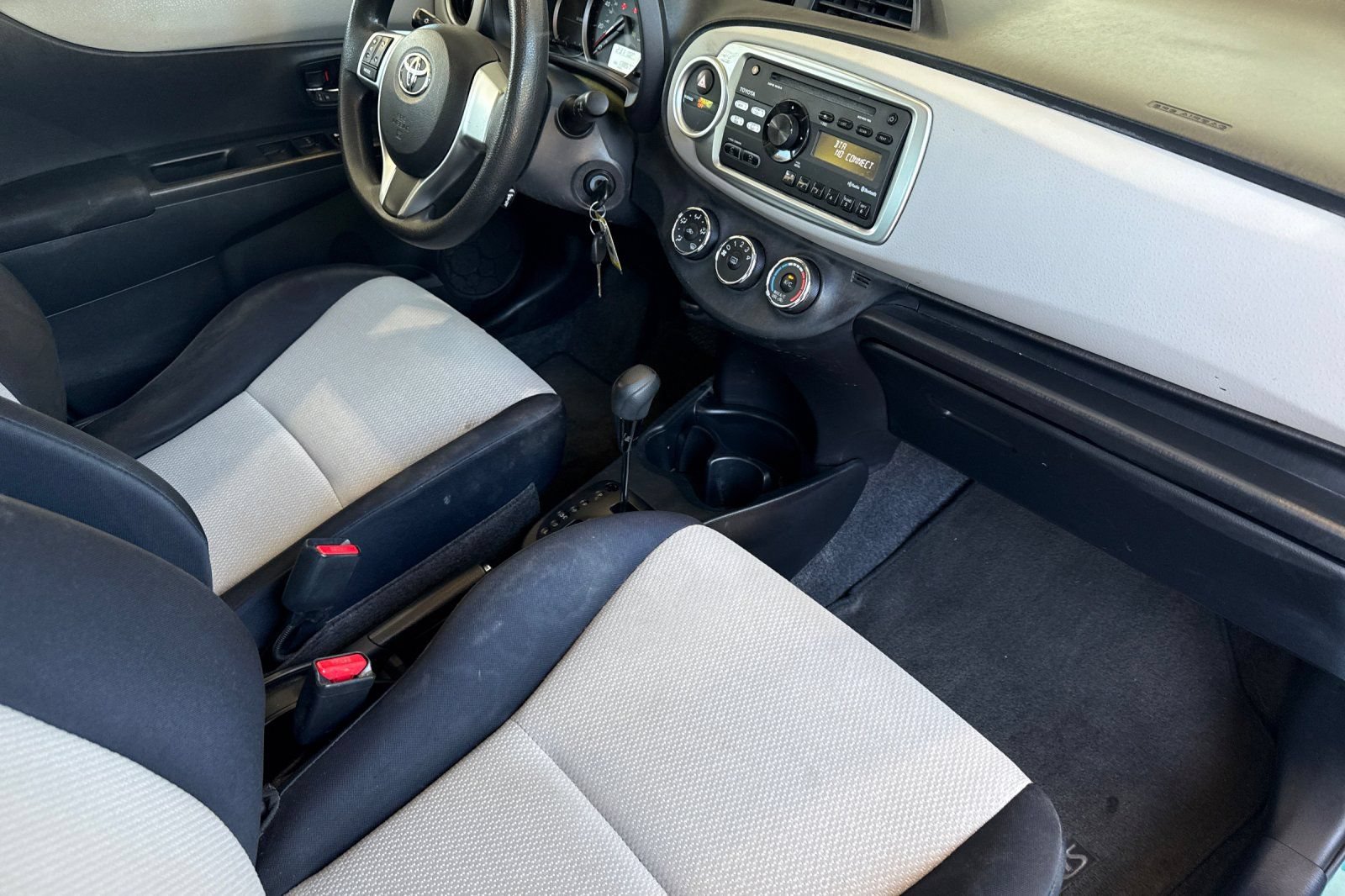 Used 2012 Toyota Yaris LE FWD image 19