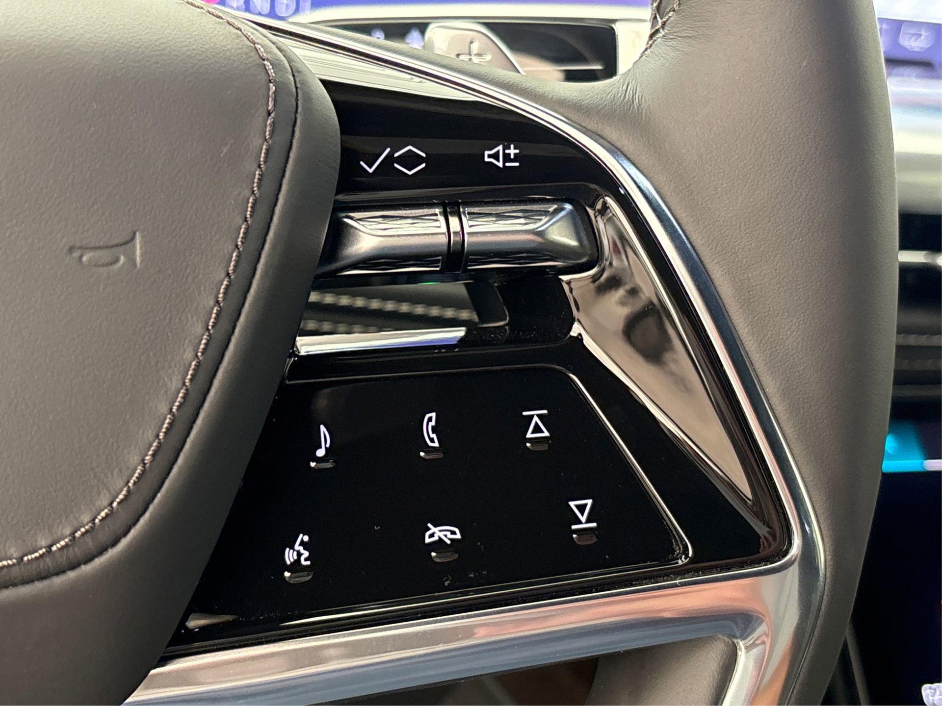 New 2025 Cadillac Escalade ESV Sport Platinum AWD/4WD image 30