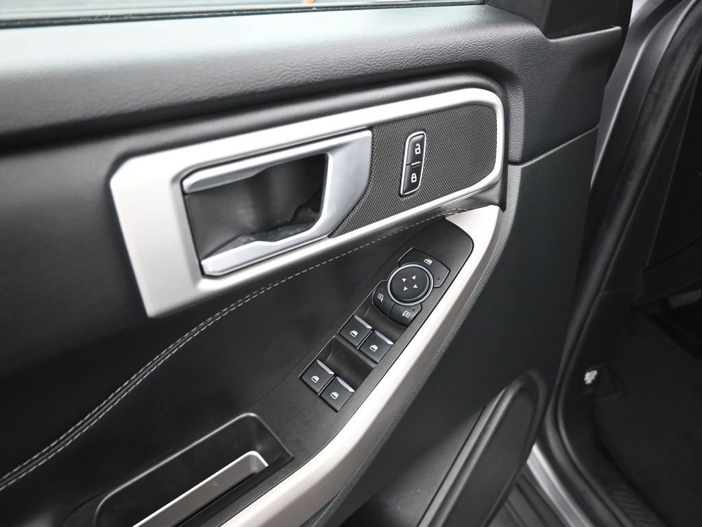 Certified 2023 Ford Explorer XLT RWD image 16
