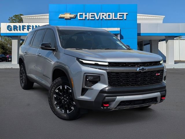 Used 2025 Chevrolet Traverse Z71 image 1