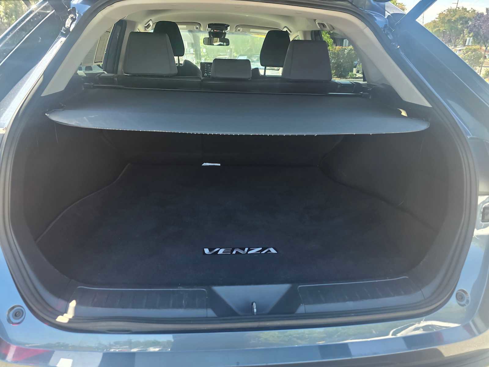 Used 2022 Toyota Venza LE AWD/4WD image 14