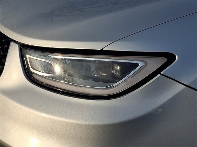 Used 2023 Chrysler Pacifica Touring-L image 9