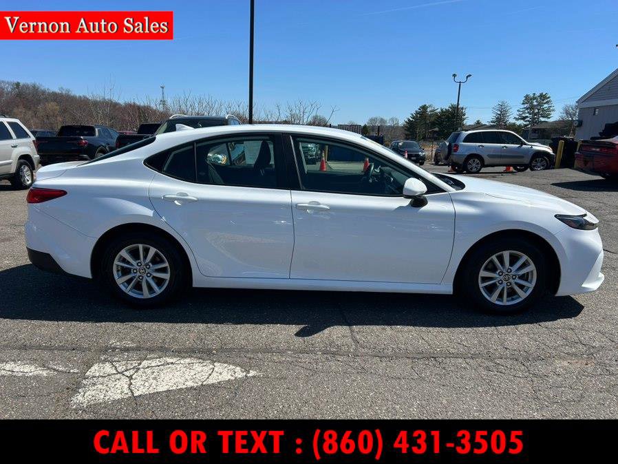 Used 2025 Toyota Camry LE image 4