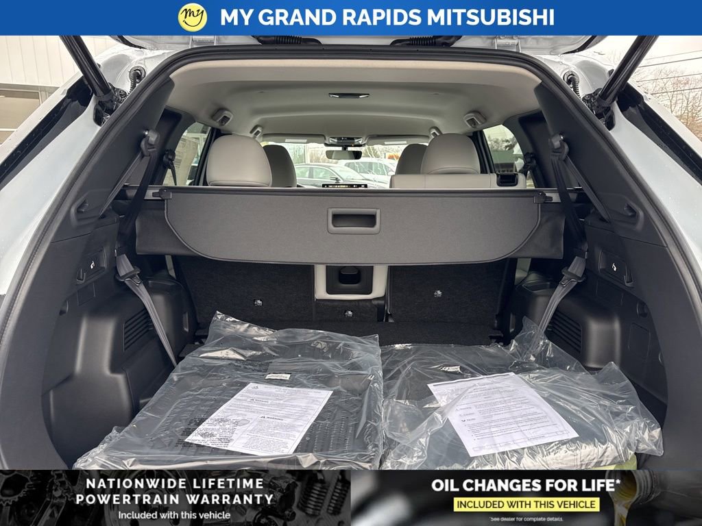 New 2026 Mitsubishi Outlander SE image 12