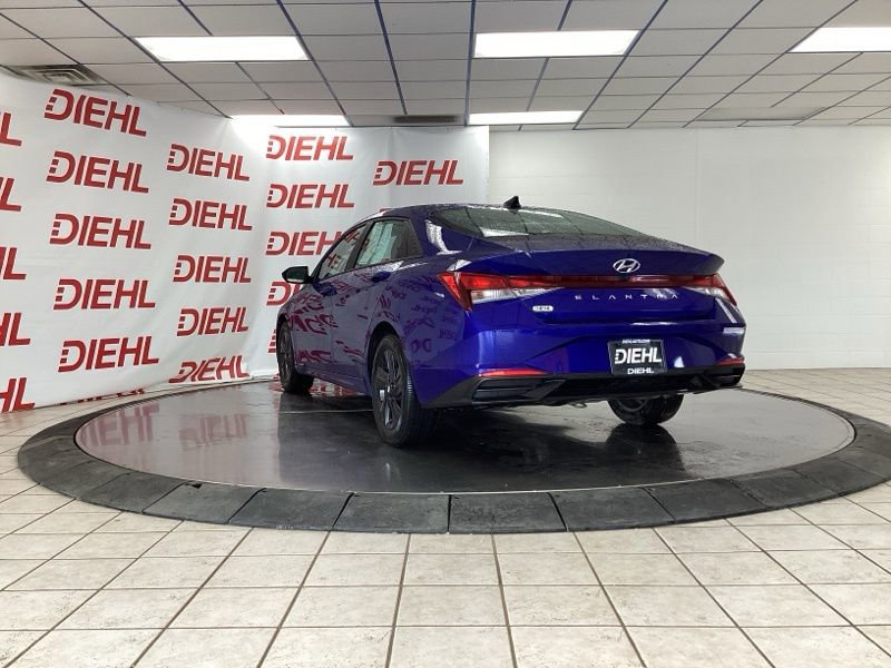 Used 2023 Hyundai Elantra SEL w/ Preferred Accessory Package image 5