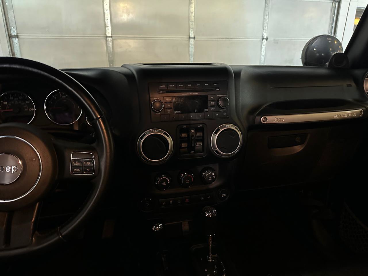 Used 2012 Jeep Wrangler Unlimited Sahara AWD/4WD image 13