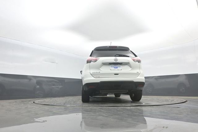 Used 2015 Nissan Rogue SV w/ SV Premium Package image 30