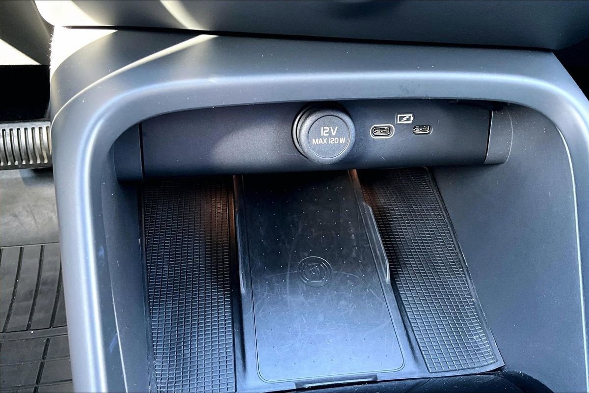 Used 2023 Volvo XC40 B5 Plus w/ Driver Assist Package image 16