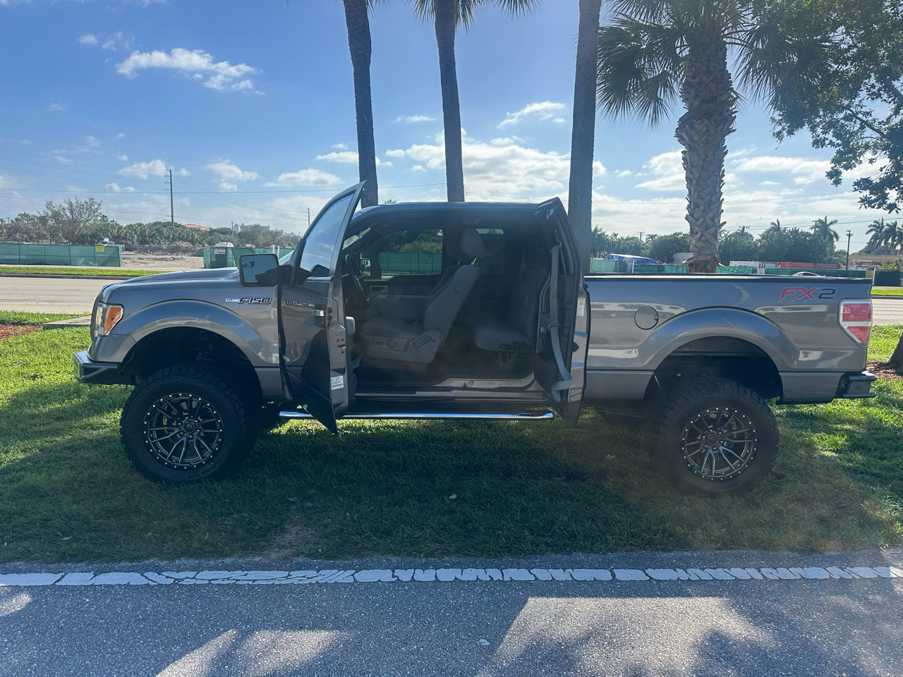 Used 2011 Ford F150 XLT w/ XLT Chrome Pkg image 9