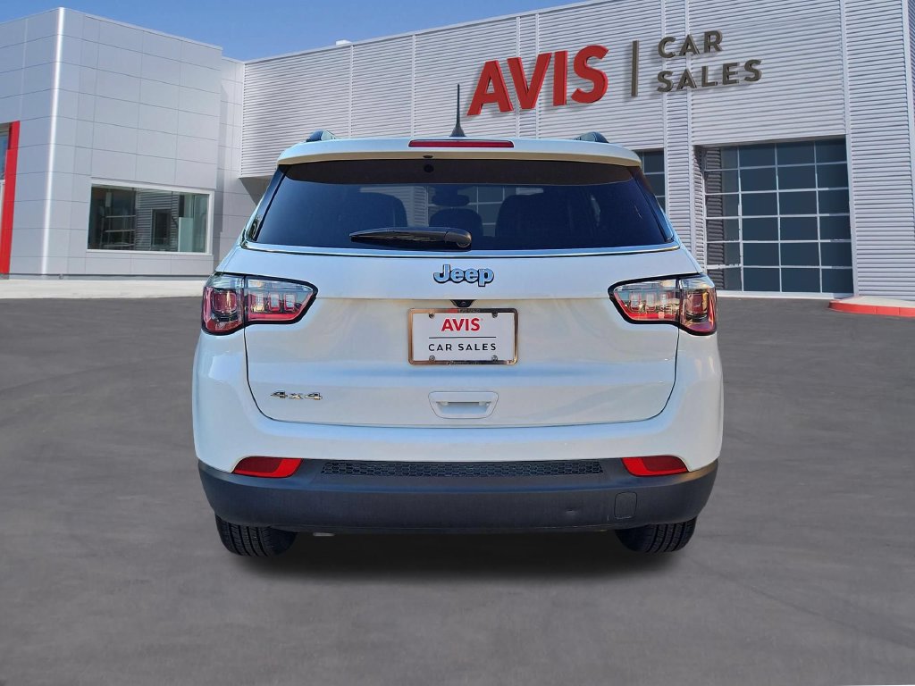 Used 2025 Jeep Compass Latitude AWD/4WD image 6