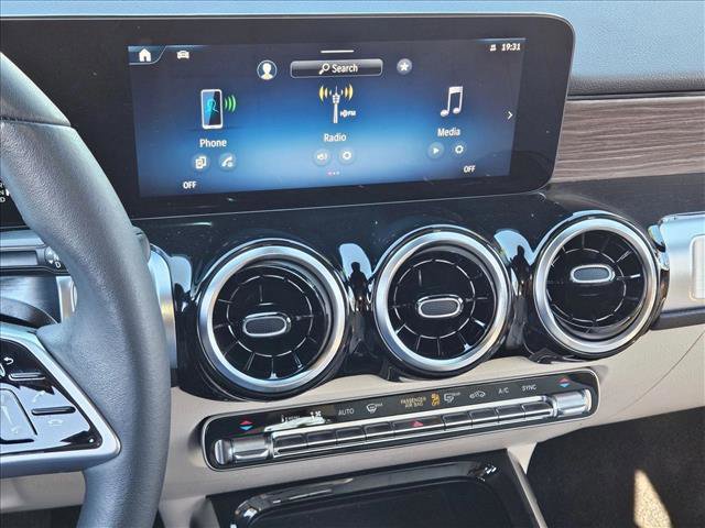 Used 2026 Mercedes-Benz GLB 250 image 14