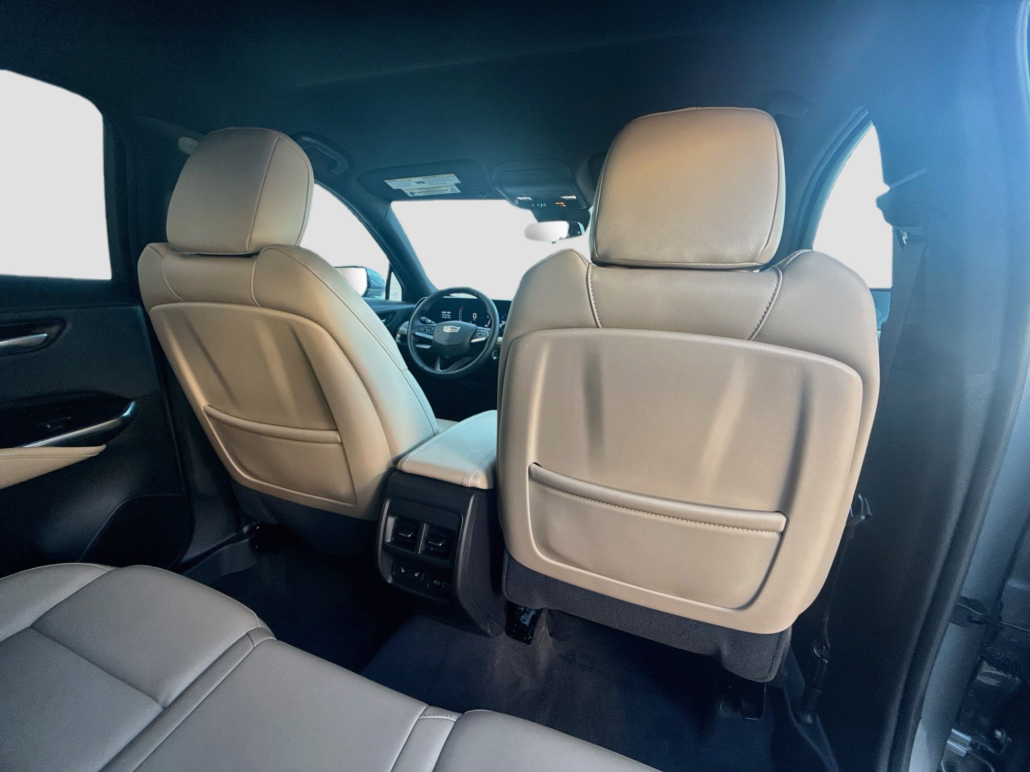 Used 2024 Cadillac XT4 Luxury w/ Cold Weather Package FWD image 27