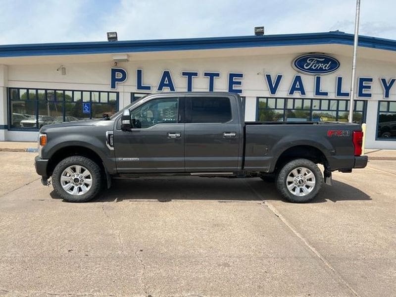 Used 2018 Ford F250 Platinum w/ Platinum Ultimate Package AWD/4WD image 2