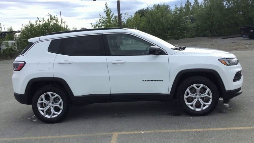 Used 2024 Jeep Compass Latitude image 9