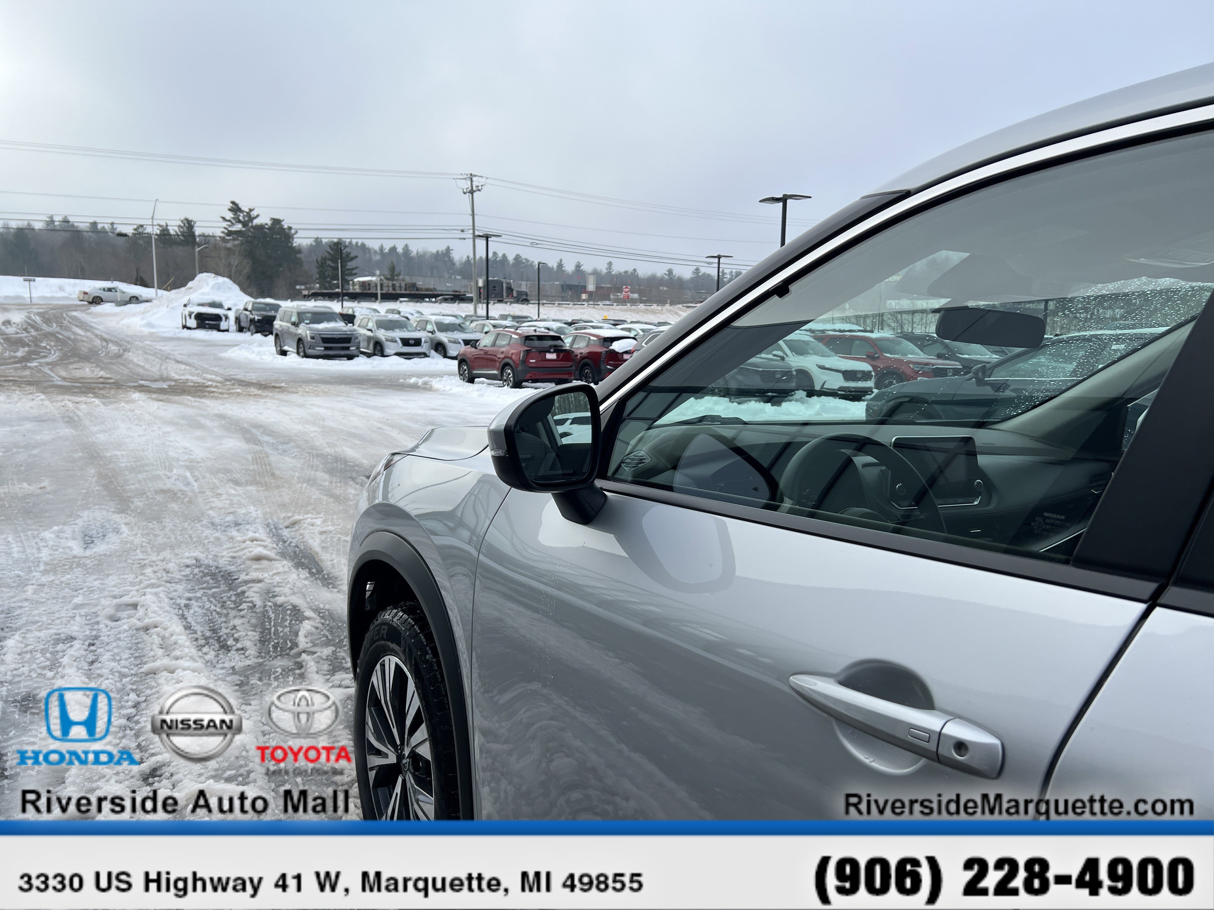 Used 2023 Nissan Rogue SV image 5