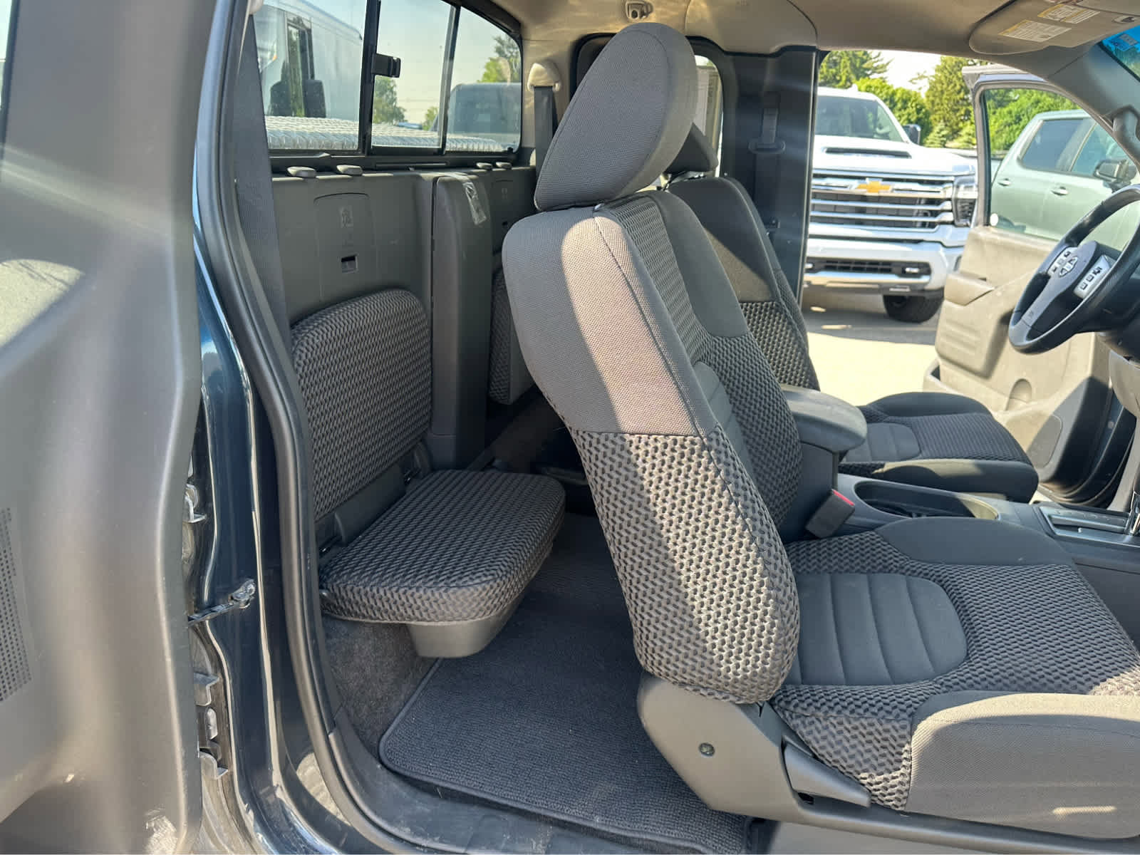 Used 2015 Nissan Frontier SV AWD/4WD image 20