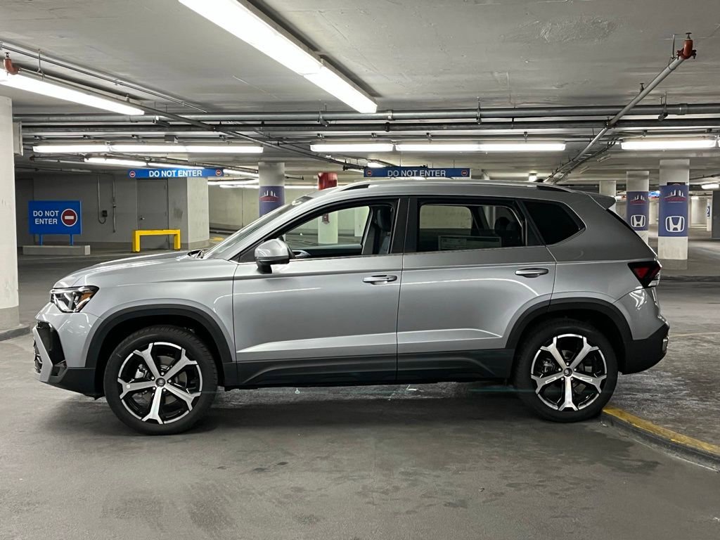 New 2025 Volkswagen Taos SEL image 32