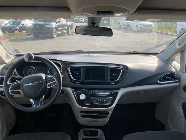 Used 2020 Chrysler Voyager LX image 36