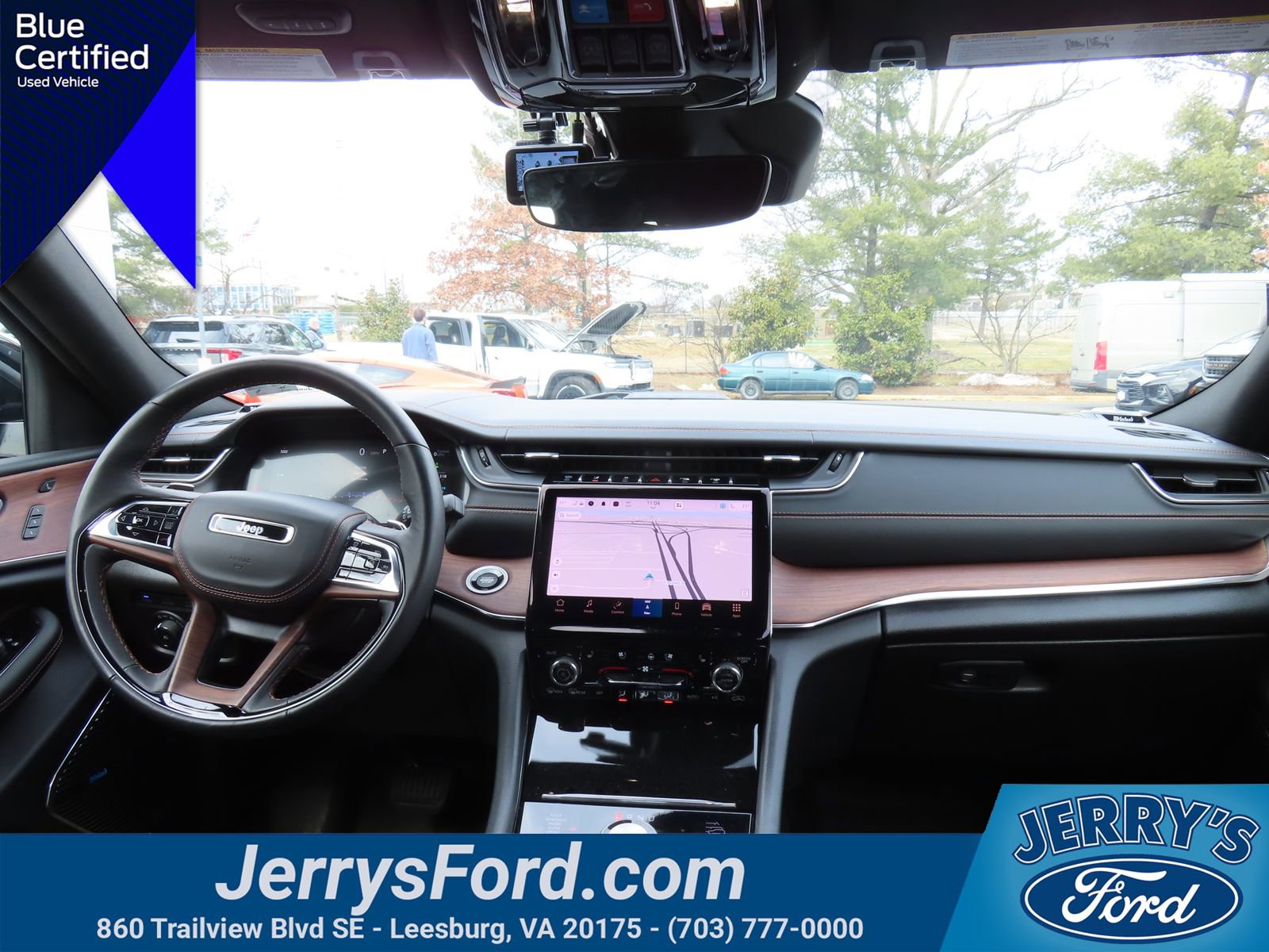 Used 2023 Jeep Grand Cherokee Summit w/ Luxury Tech Group V image 18