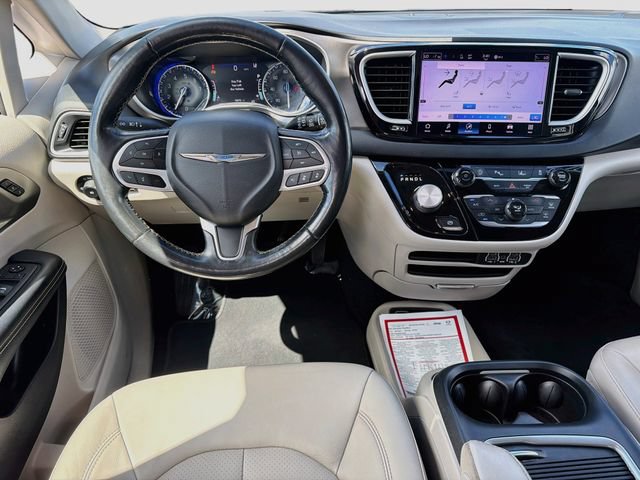 Used 2021 Chrysler Pacifica Touring-L FWD image 22