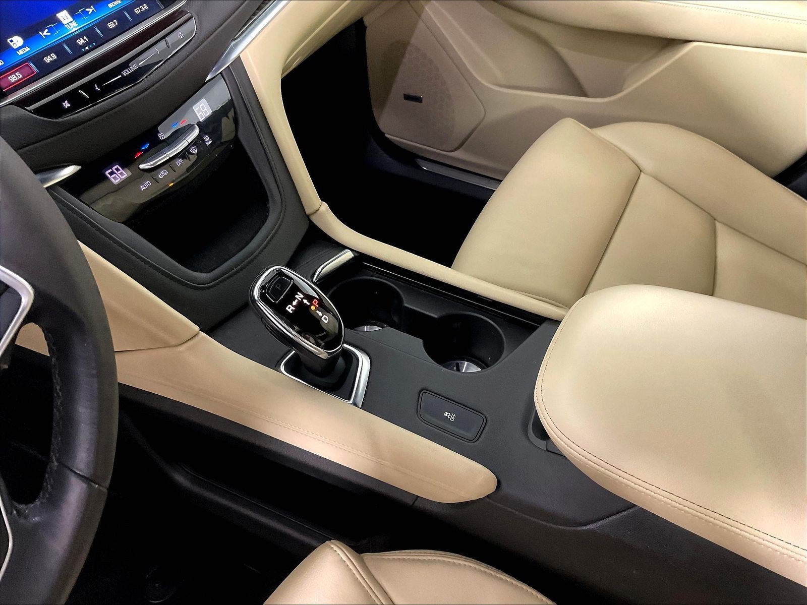Used 2017 Cadillac XT5 FWD image 18