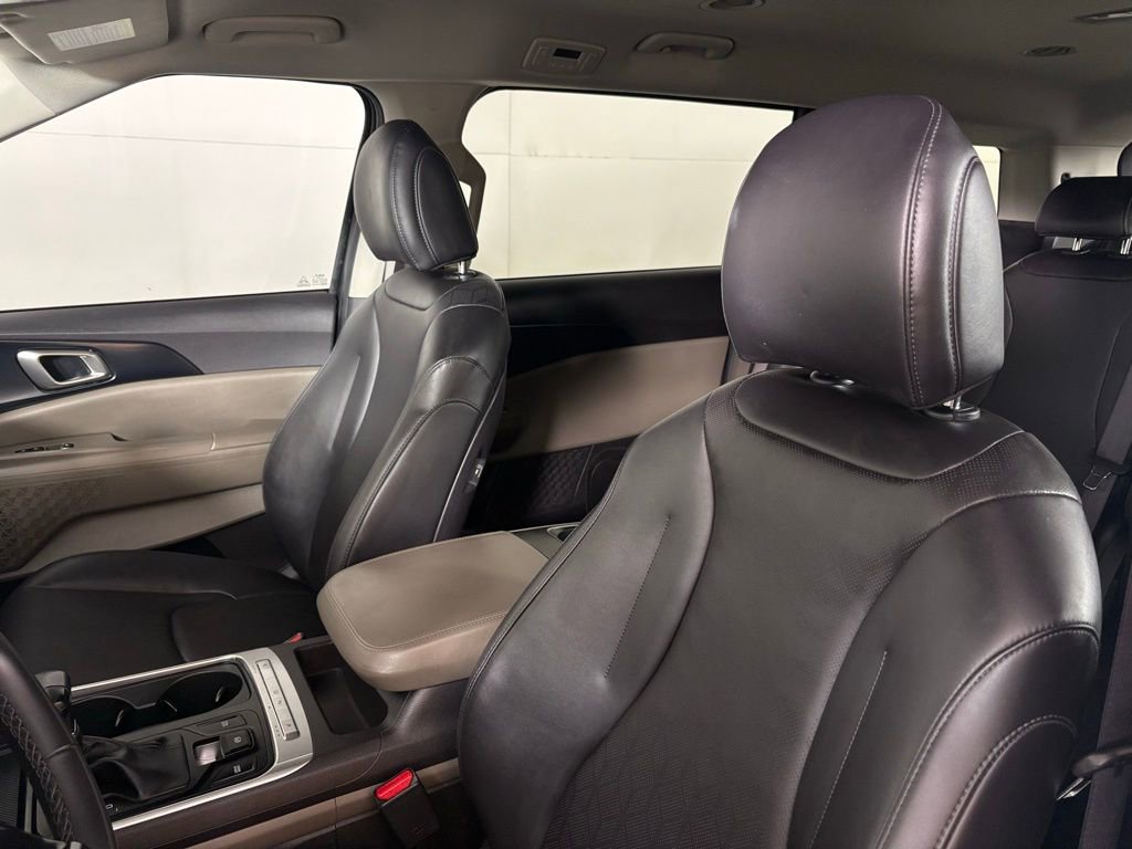 Used 2025 Kia Carnival image 18