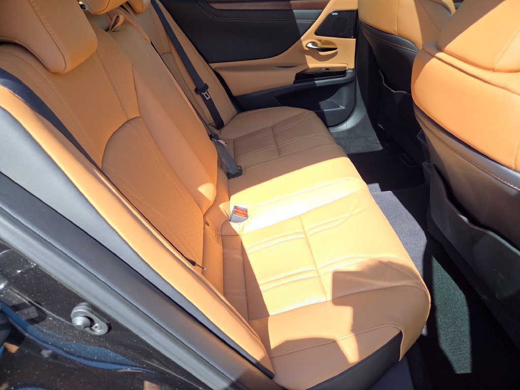 Certified 2025 Lexus ES 350 Ultra Luxury FWD image 6