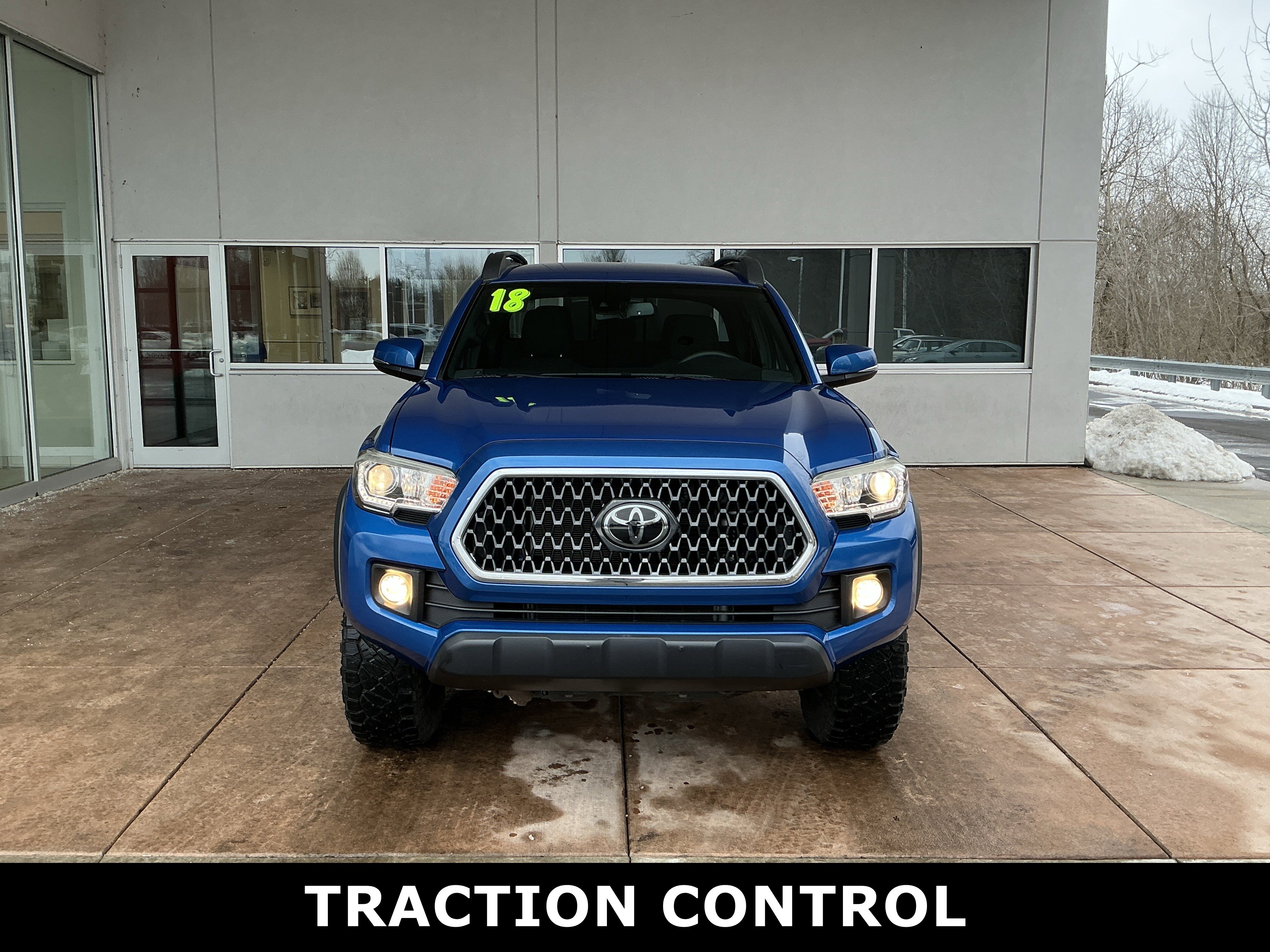 Used 2018 Toyota Tacoma TRD Off-Road image 2