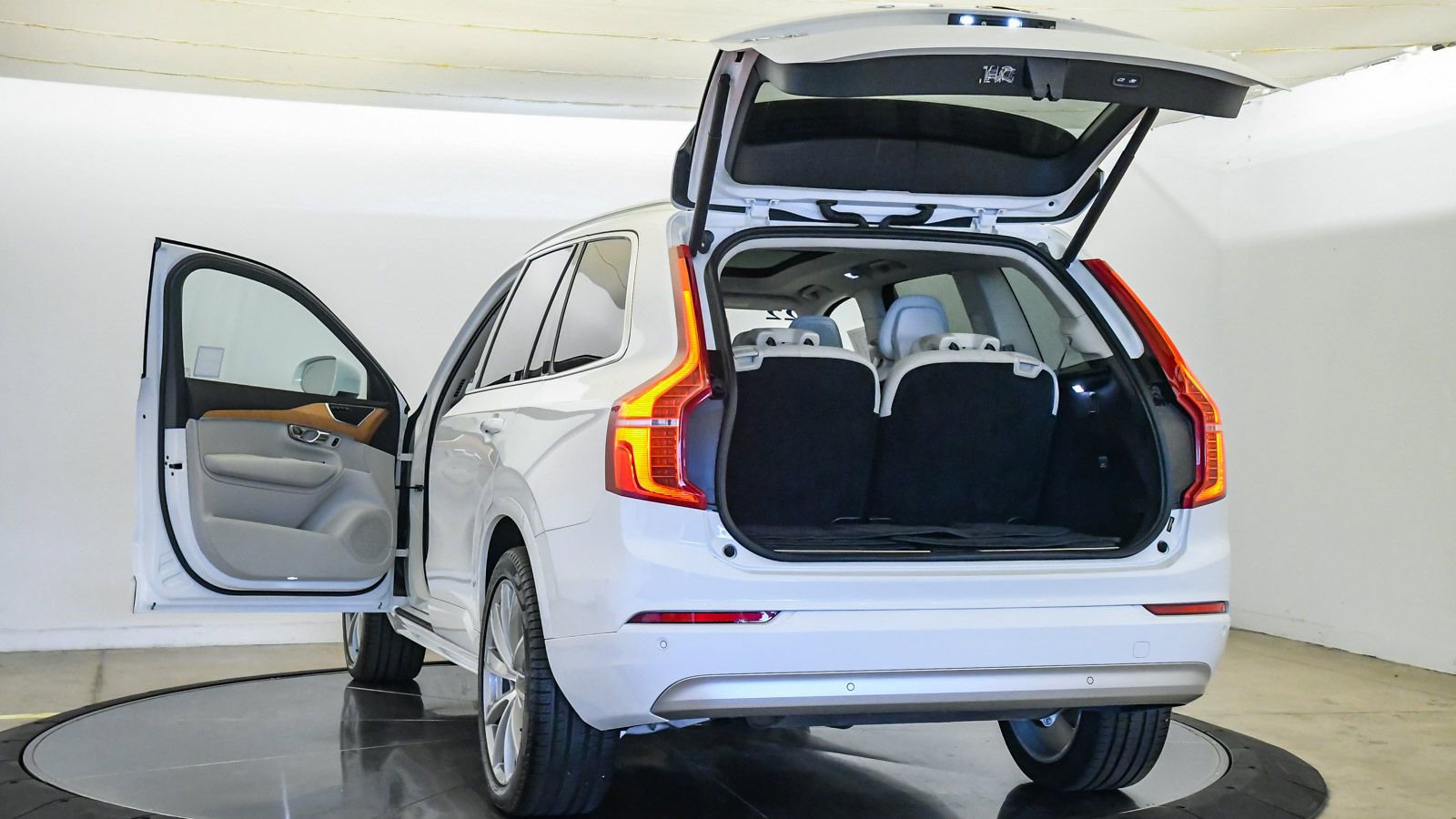 Certified 2022 Volvo XC90 T5 Momentum AWD/4WD image 28