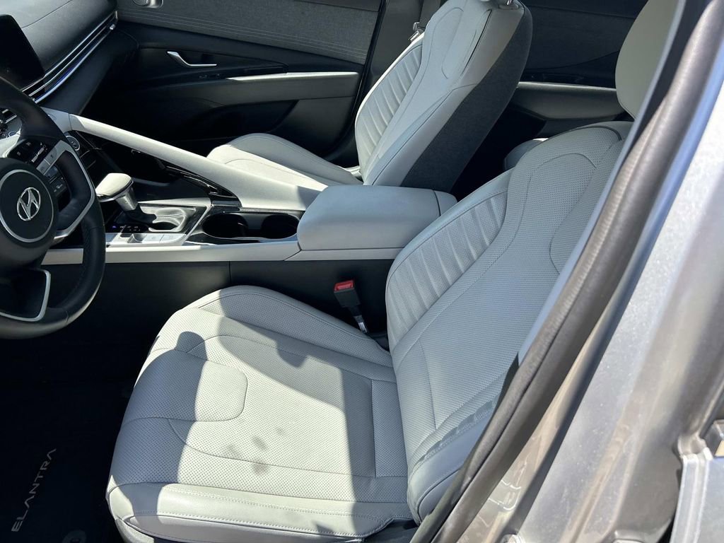 Certified 2022 Hyundai Elantra Limited FWD image 15
