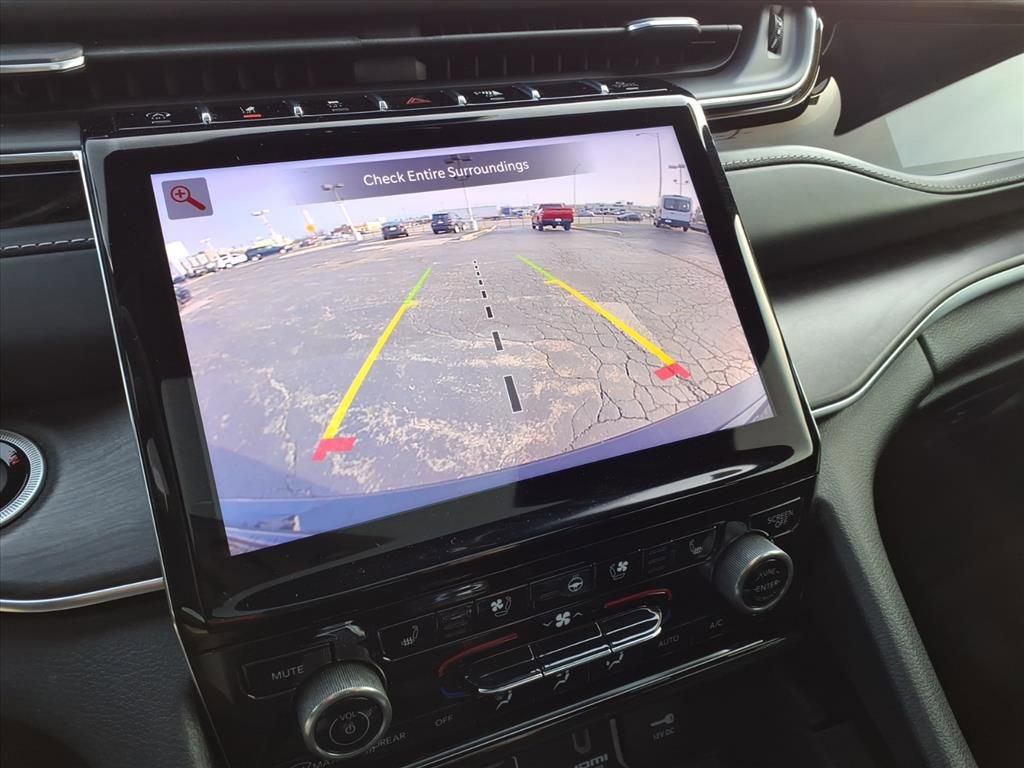 Certified 2022 Jeep Grand Cherokee Overland w/ Luxury Tech Group IV AWD/4WD image 21