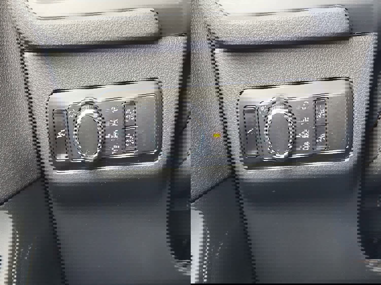 Used 2023 Ford Escape ST-Line image 18