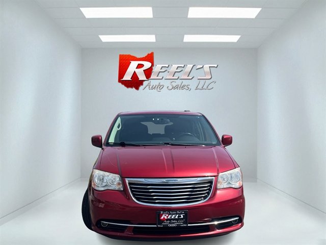 Used 2014 Chrysler Town & Country Touring FWD image 2