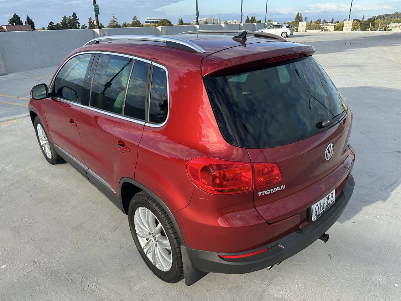 Used 2012 Volkswagen Tiguan SE image 3