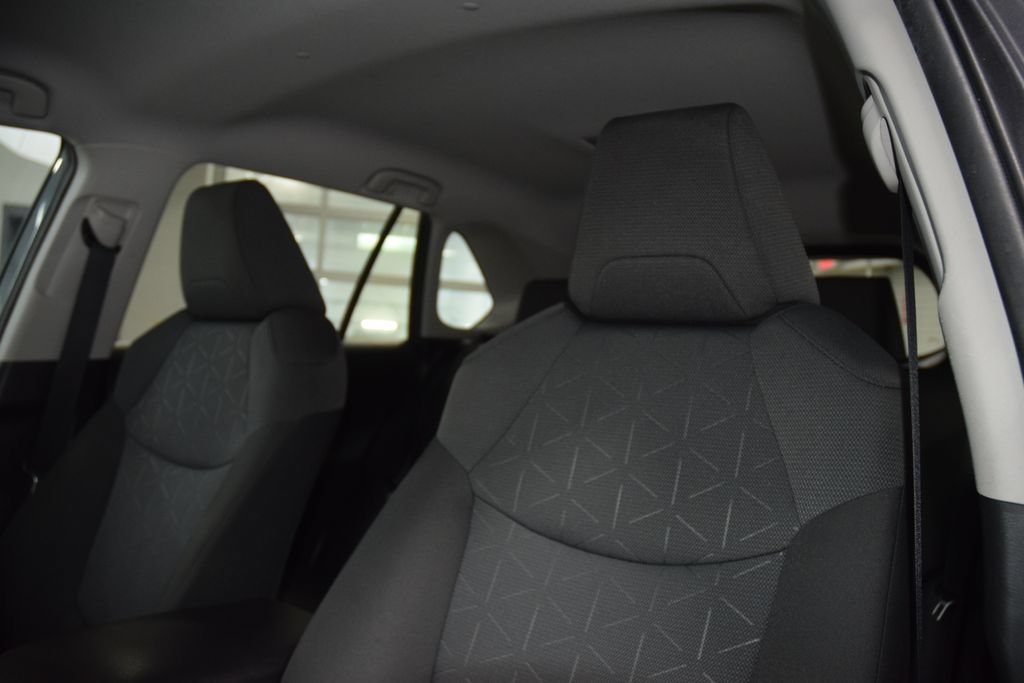 Used 2022 Toyota RAV4 XLE FWD image 40