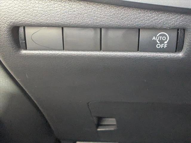 Used 2025 Nissan Kicks SV w/ Charging Package image 28