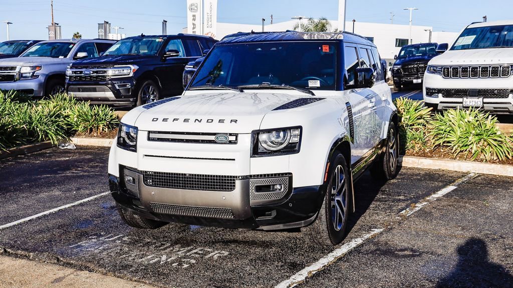 Used 2024 Land Rover Defender 110 X-Dynamic SE image 4