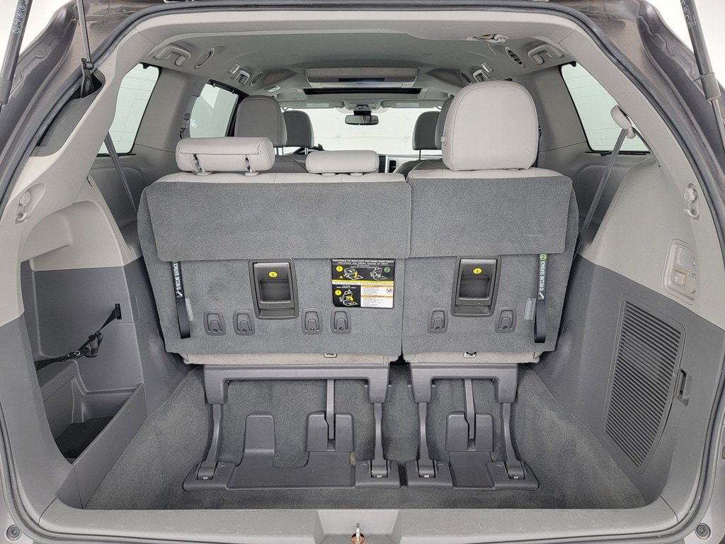 Used 2019 Toyota Sienna XLE Premium FWD image 34