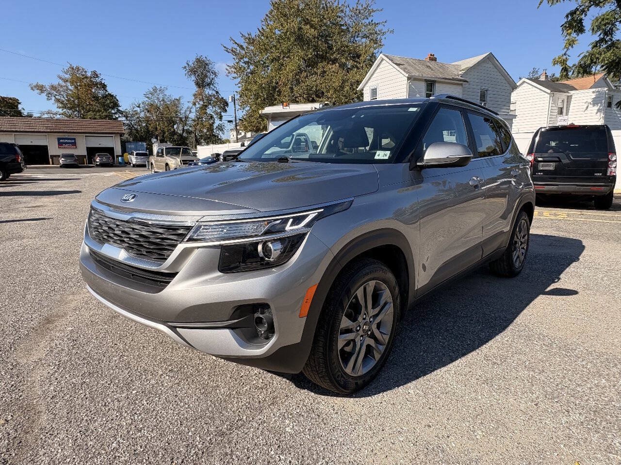 Used 2021 Kia Seltos S FWD image 2