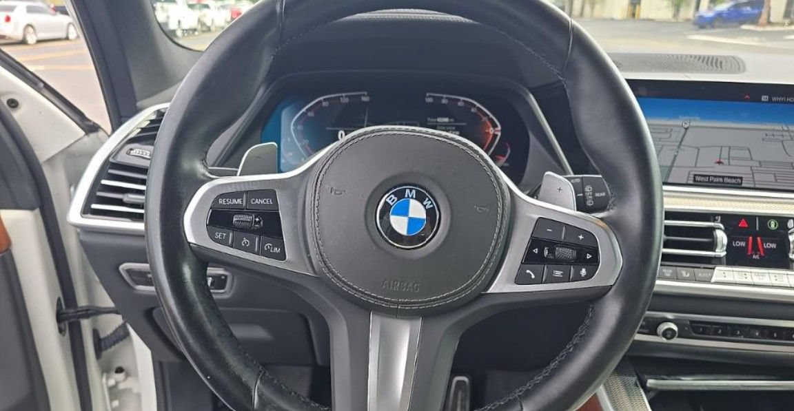 Used 2022 BMW X5 sDrive40i w/ M Sport Package RWD image 3