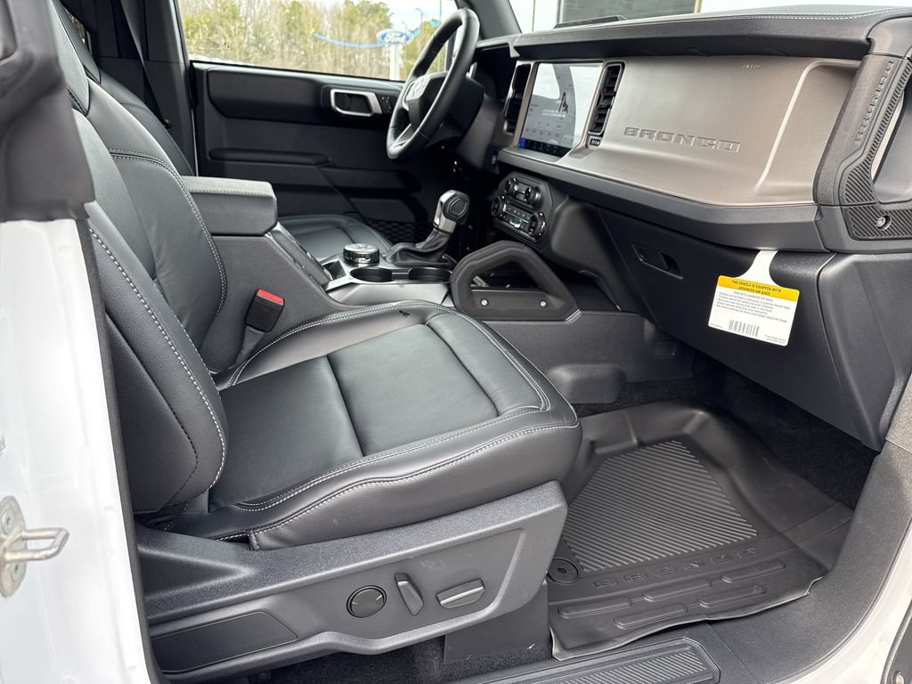 New 2025 Ford Bronco Outer Banks w/ Sasquatch Package AWD/4WD image 14
